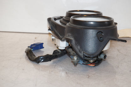 Baksidan på Instrumentpanel från en Suzuki RF 600 R -1993 motorcykel.