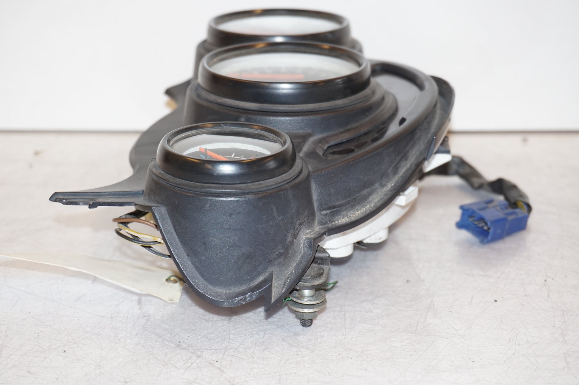 Vänster sida på Instrumentpanel från en Suzuki RF 600 R -1993 motorcykel.