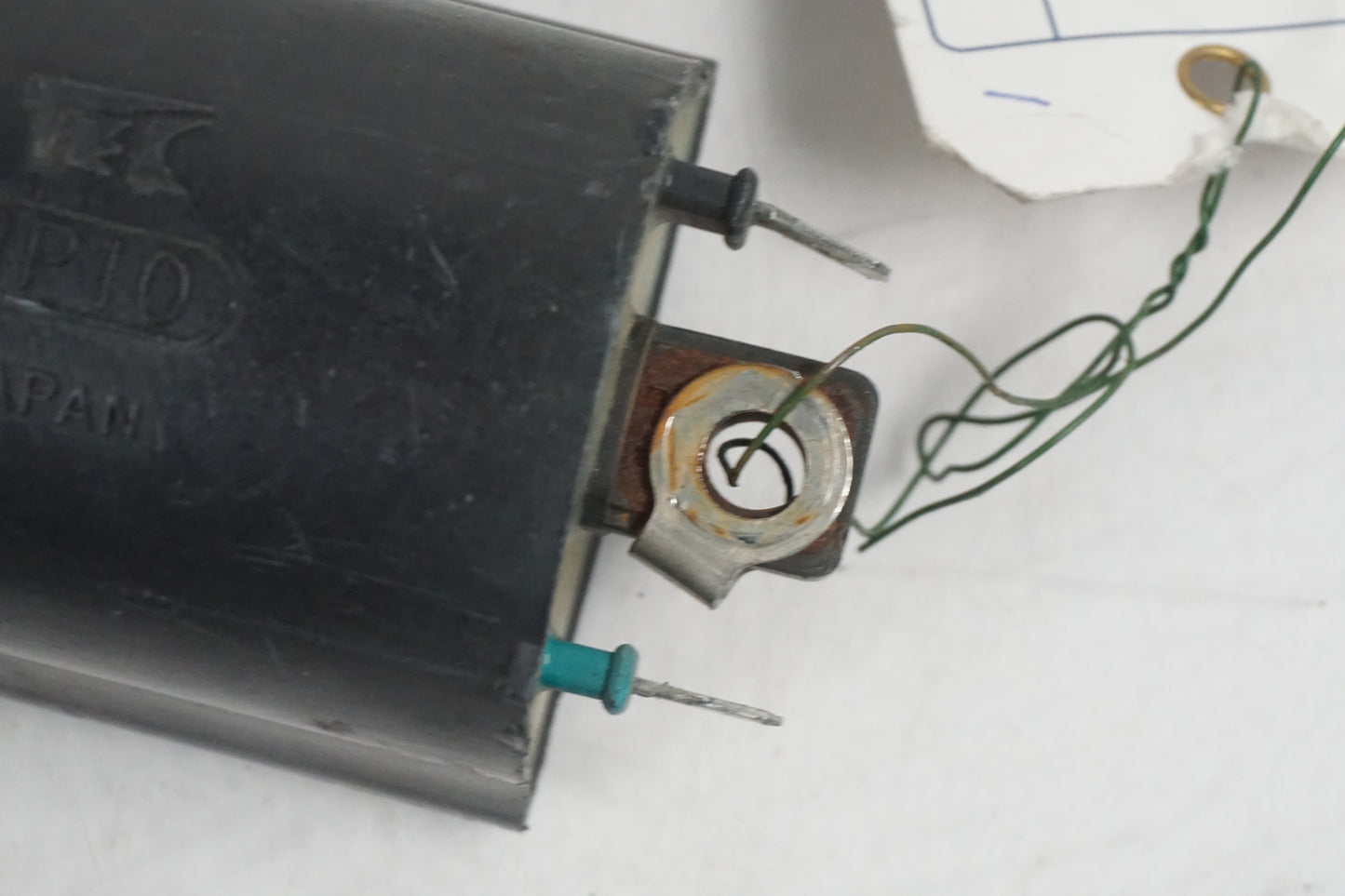 Baksidan på Tändspole från en Honda XL 650 V -2000 motorcykel.