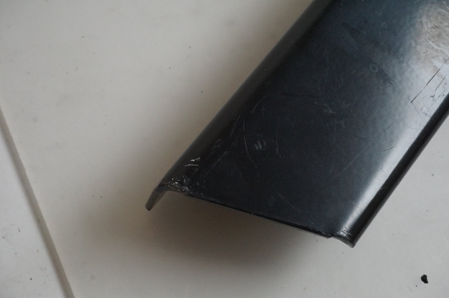 Höger sida på Remskydd från en H-D V-Rod 1130 -2002 motorcykel.