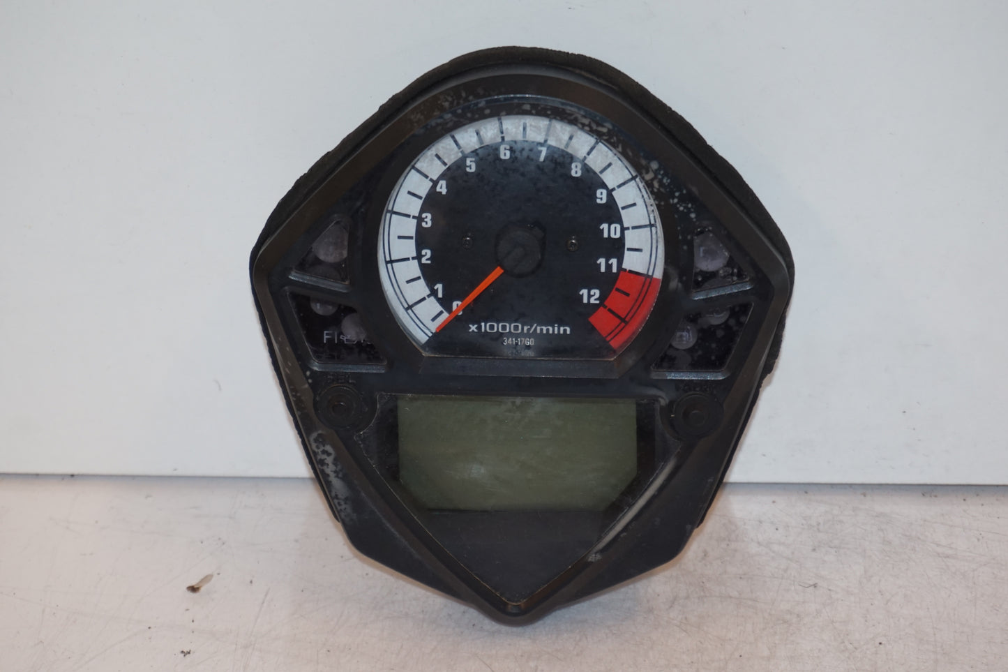 Framsidan på Instrumentpanel från en Suzuki SV 650 -2003 motorcykel.