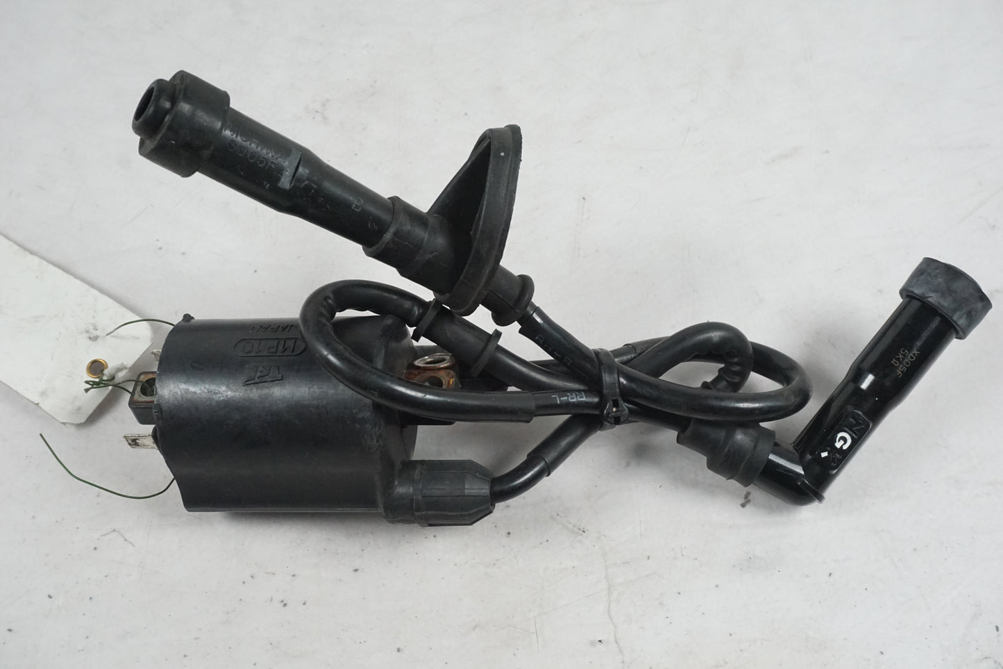 Baksidan på Tändspole från en Honda VT 600 C -1994 motorcykel.