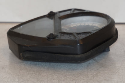 Snett uppifrån på Instrumentpanel från en Suzuki SV 650 -2003 motorcykel.