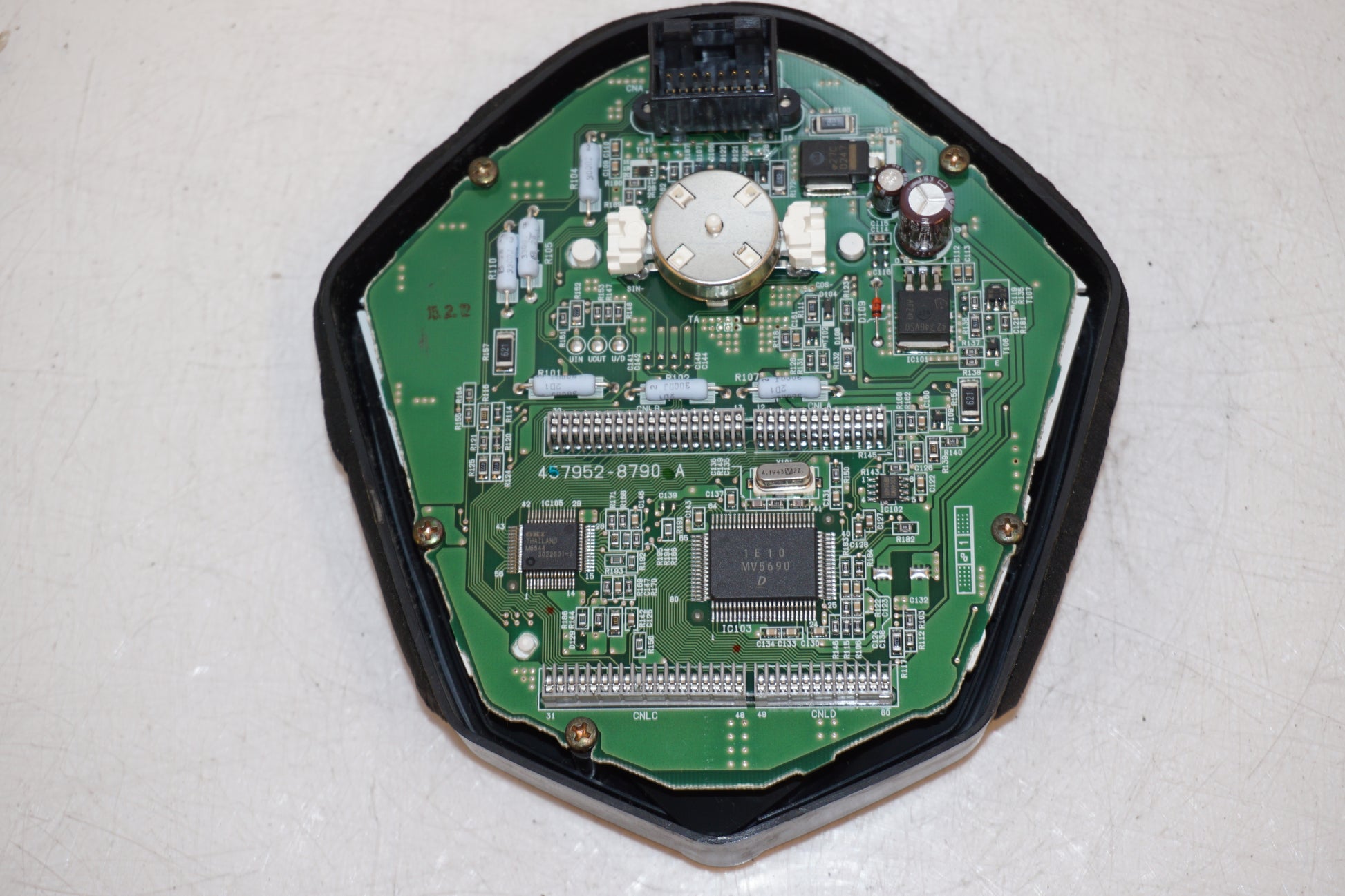 Snett nerifrån på Instrumentpanel från en Suzuki SV 650 -2003 motorcykel.