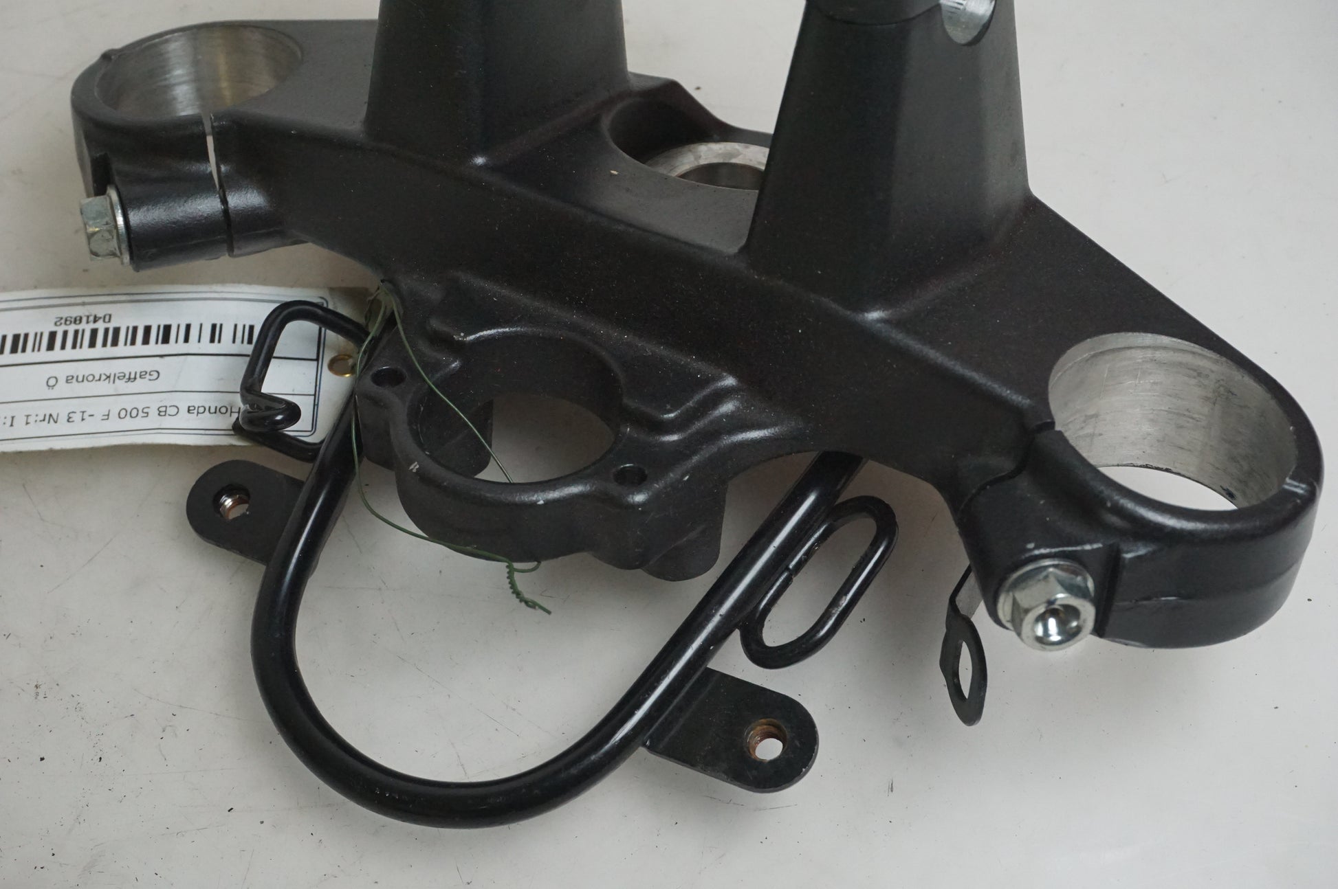 Baksidan på Gaffelkrona från en Honda CB 500 F -2013 motorcykel.