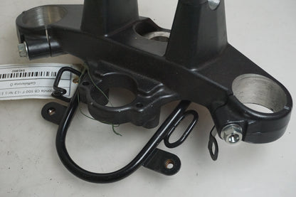 Baksidan på Gaffelkrona från en Honda CB 500 F -2013 motorcykel.