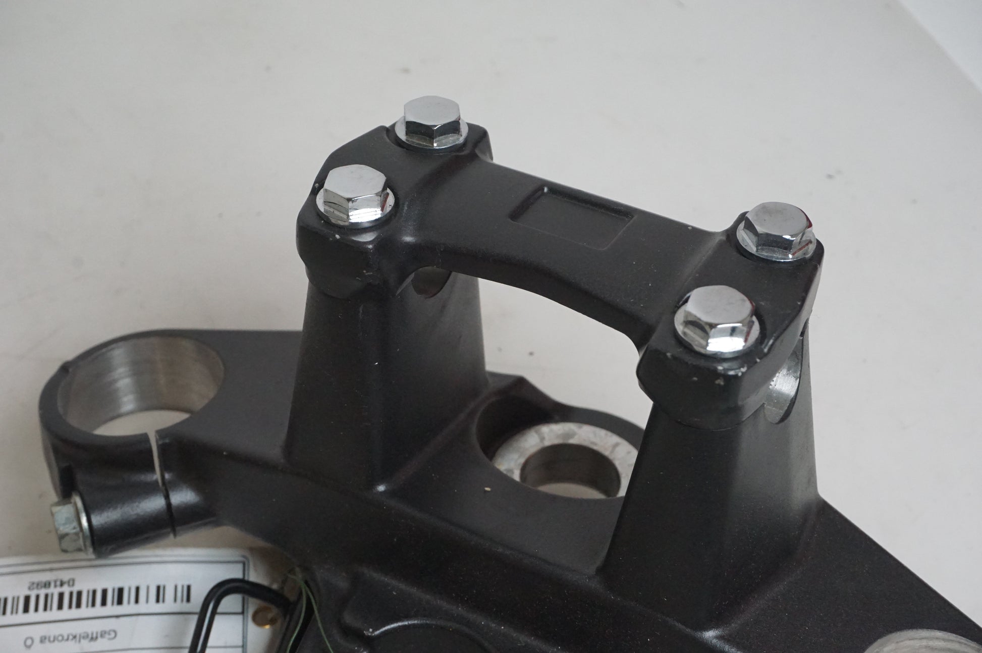 Höger sida på Gaffelkrona från en Honda CB 500 F -2013 motorcykel.