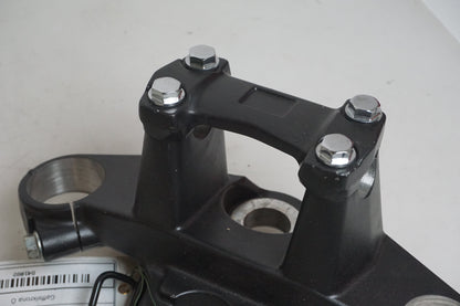 Höger sida på Gaffelkrona från en Honda CB 500 F -2013 motorcykel.