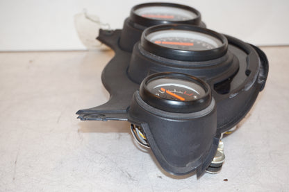 Snett uppifrån på Instrumentpanel från en Suzuki RF 600 R -1996 motorcykel.