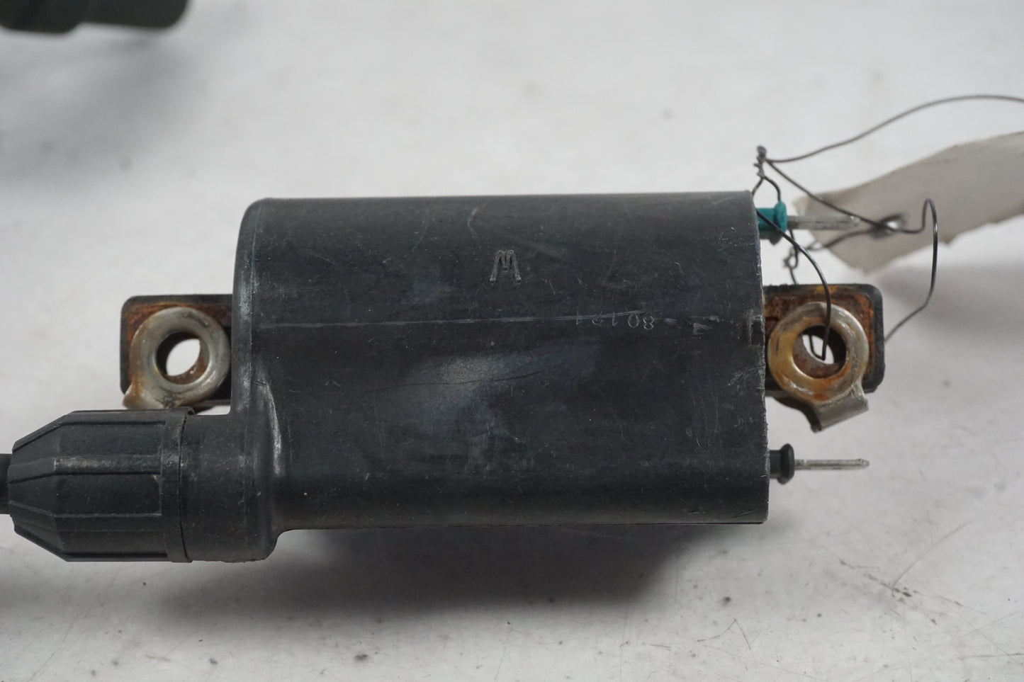 Höger sida på Tändspole från en Honda VFR 750 -1988 motorcykel.