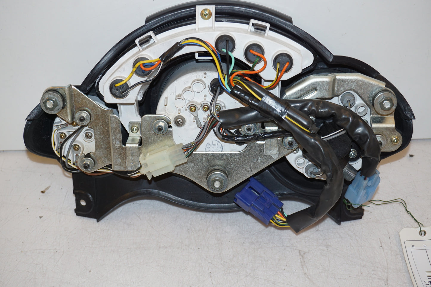 Snett nerifrån på Instrumentpanel från en Suzuki RF 600 R -1996 motorcykel.