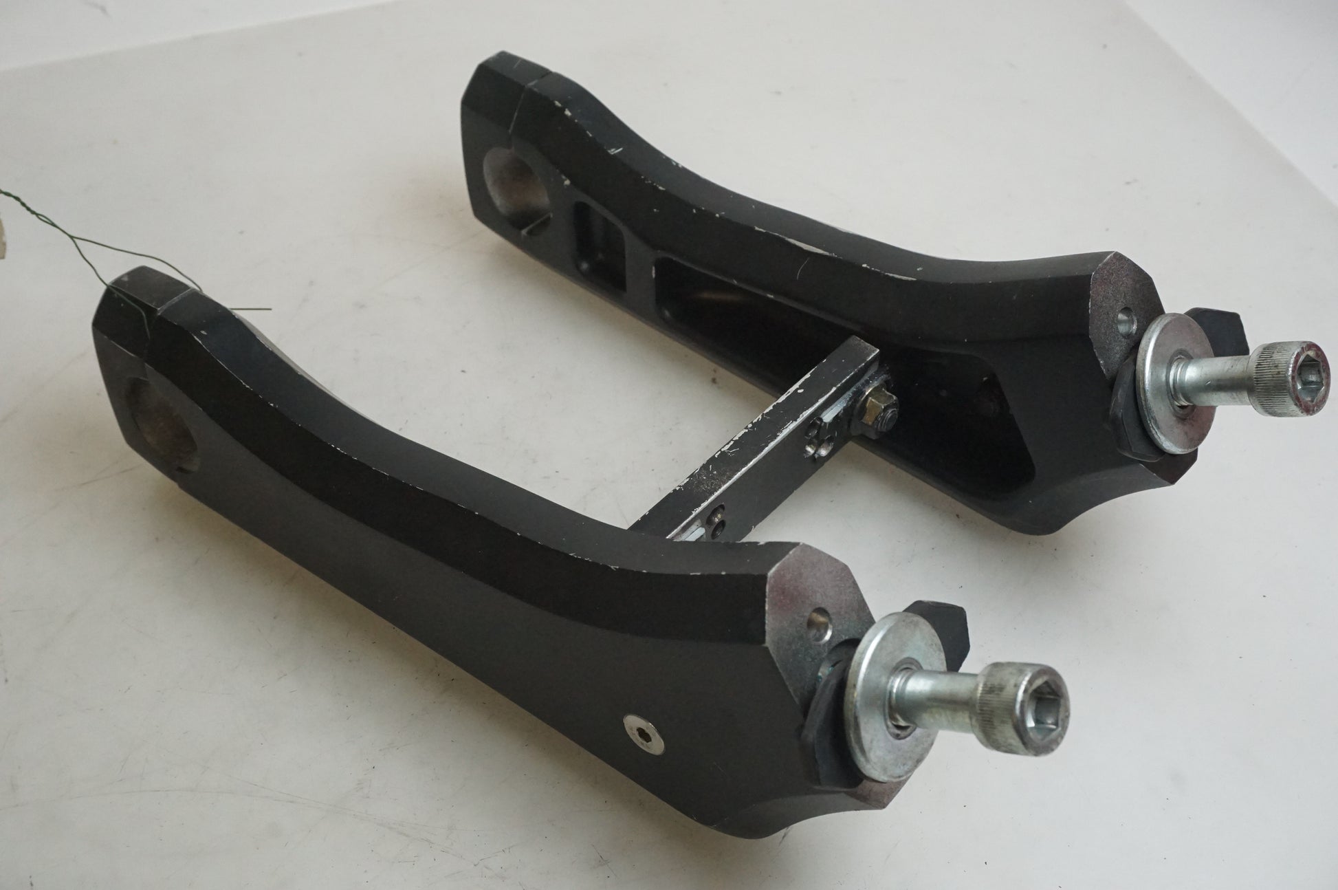 Framsidan på Styrfäste från en Suzuki M 1800 -2009 motorcykel.