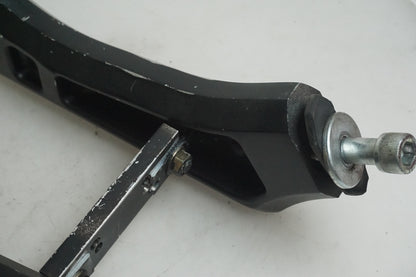 Vänster sida på Styrfäste från en Suzuki M 1800 -2009 motorcykel.