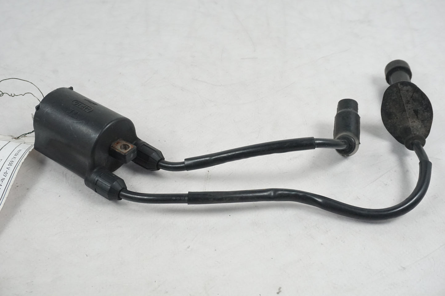 Snett uppifrån på Tändspole från en Honda XL 650 V -2007 motorcykel.