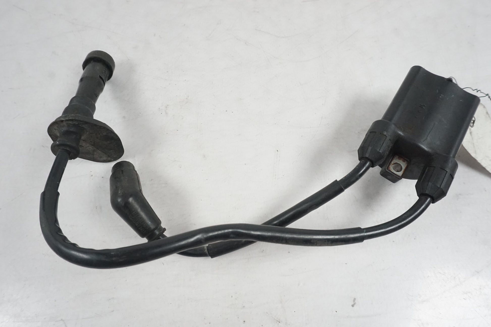 Snett nerifrån på Tändspole från en Honda XL 650 V -2007 motorcykel.