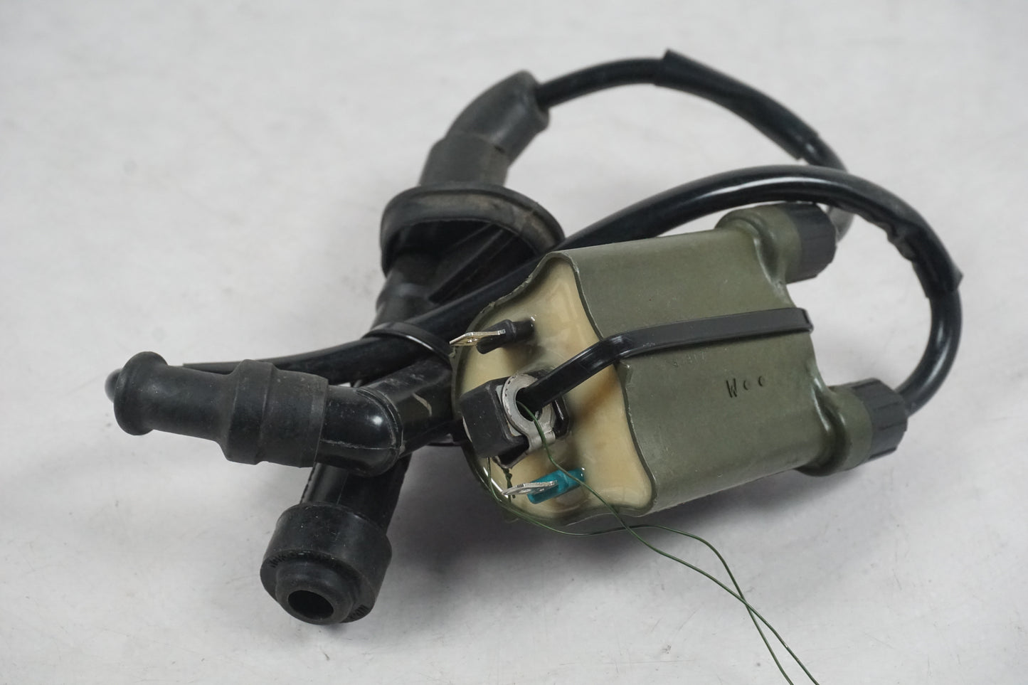 Höger sida på Tändspole från en Honda VT 750 -2008 motorcykel.