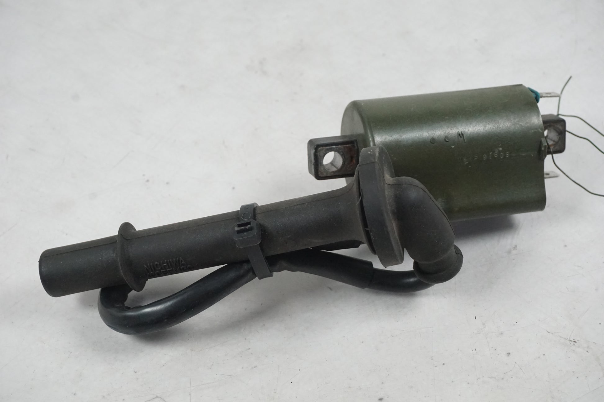 Framsidan på Tändspole från en Honda VFR 800 -1999 motorcykel.