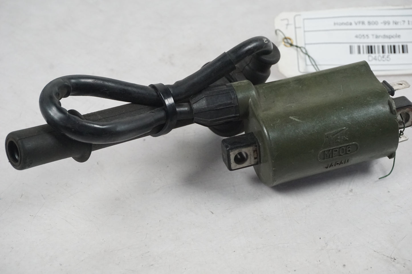 Baksidan på Tändspole från en Honda VFR 800 -1999 motorcykel.