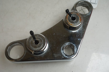 Framsidan på Gaffelkrona från en Suzuki LS 650 -1993 motorcykel.