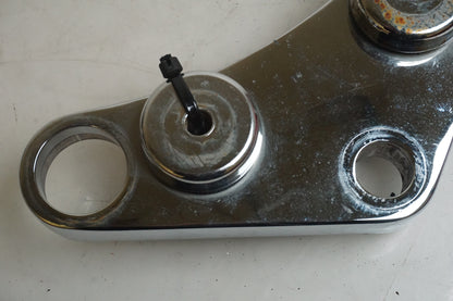 Baksidan på Gaffelkrona från en Suzuki LS 650 -1993 motorcykel.