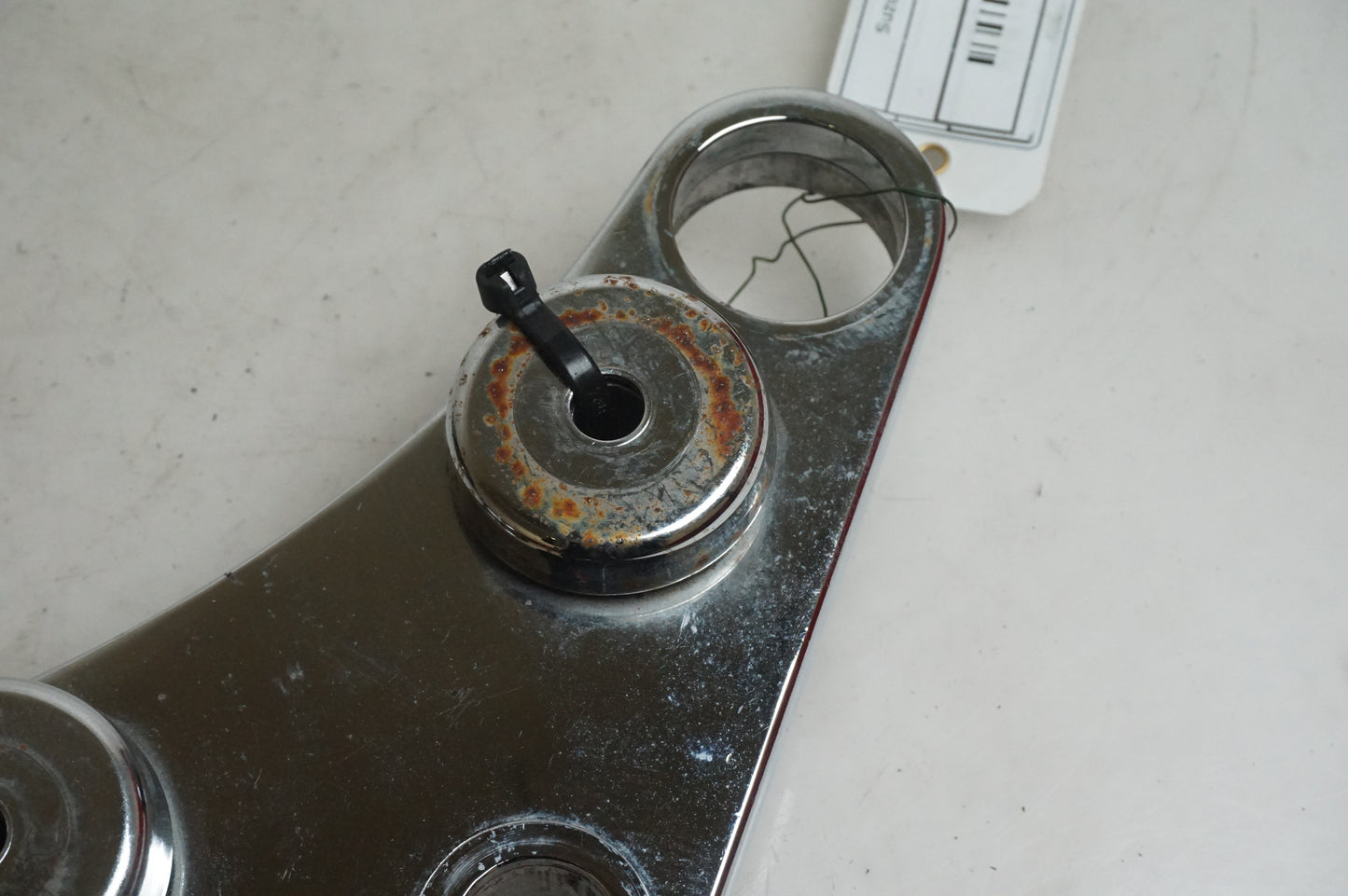 Höger sida på Gaffelkrona från en Suzuki LS 650 -1993 motorcykel.