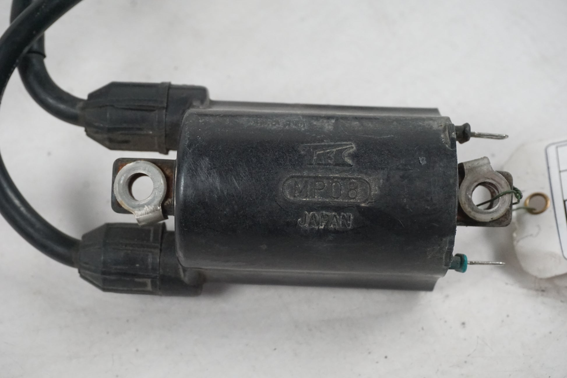 Baksidan på Tändspole från en Honda CB 750 SF -1999 motorcykel.