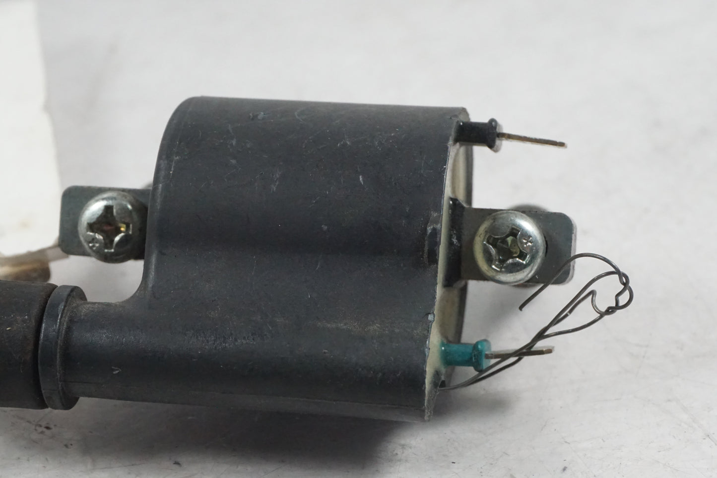 Baksidan på Tändspole från en Kawasaki VN 900 -2007 motorcykel.