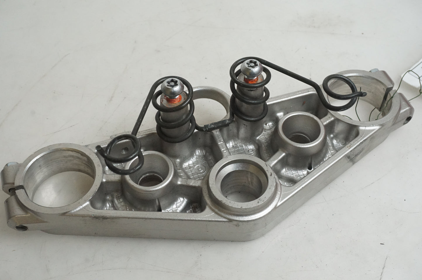 Höger sida på Gaffelkrona från en Suzuki DL 1000 -2006 motorcykel.