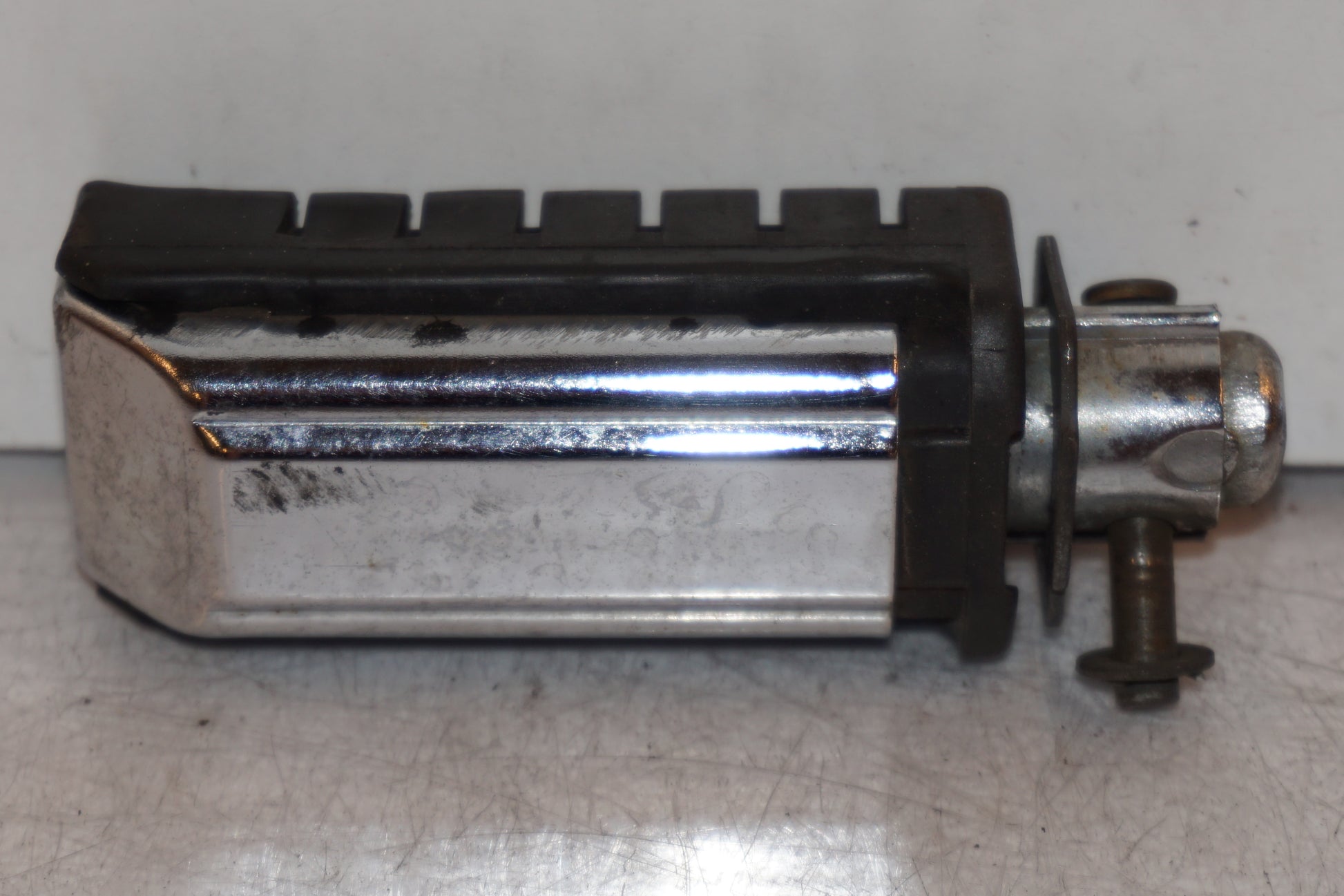 Baksidan på Fotpinne från en Honda VF 750 S -1982 motorcykel.