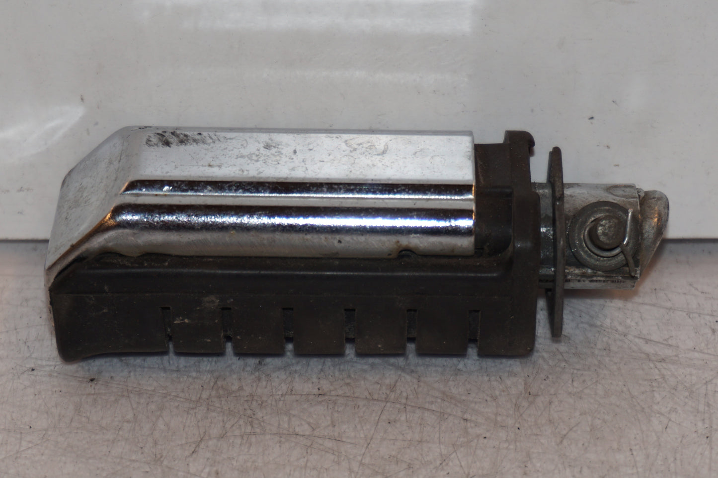 Höger sida på Fotpinne från en Honda VF 750 S -1982 motorcykel.