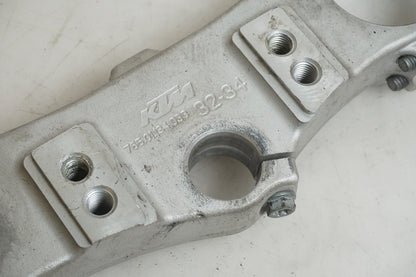 Baksidan på Gaffelkrona från en KTM 690 SMC -2008 motorcykel.