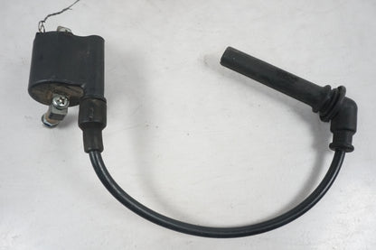 Snett uppifrån på Tändspole från en Kawasaki VN 900 -2007 motorcykel.