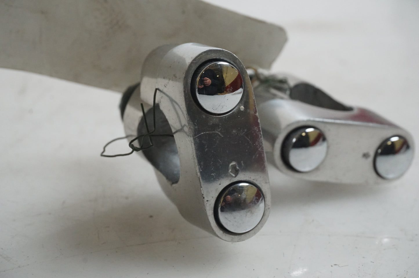 Höger sida på Styrfäste från en Yamaha XJR 1300 -1999 motorcykel.