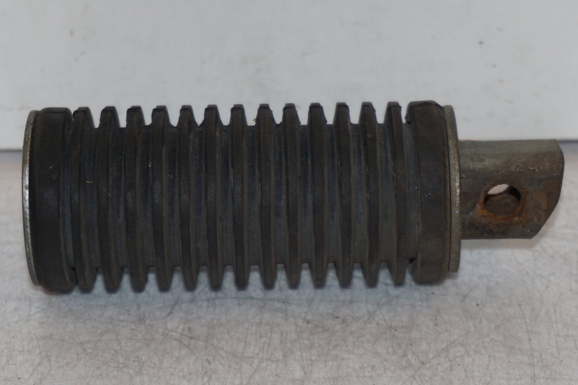 Framsidan på Fotpinne från en Honda XL 600 V -1989 motorcykel.