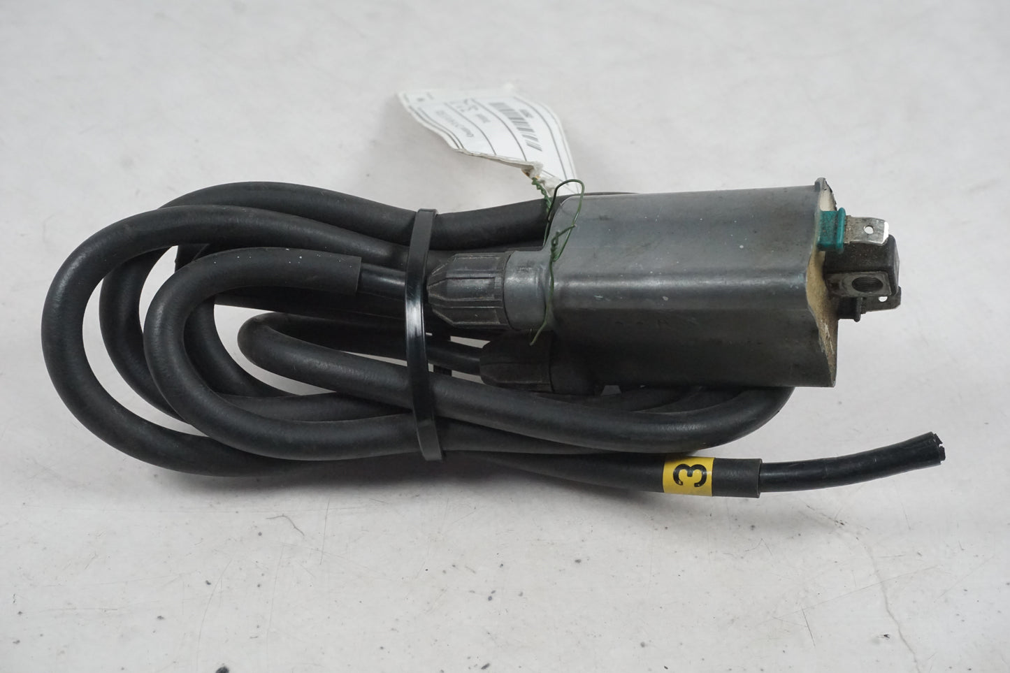 Baksidan på Tändspole från en Kawasaki ZX-7R -1996 motorcykel.