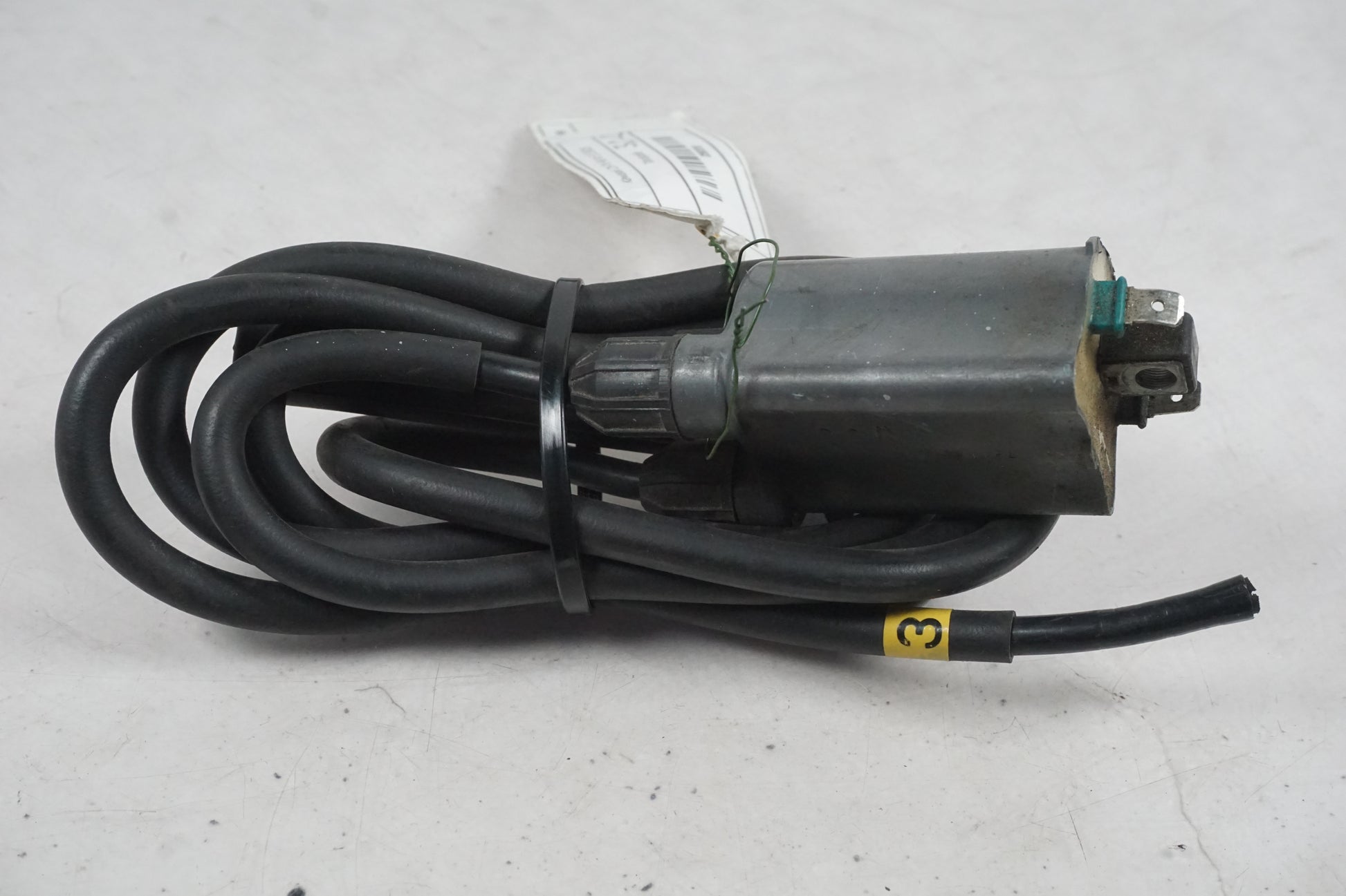 Baksidan på Tändspole från en Kawasaki ZX-7R -1996 motorcykel.