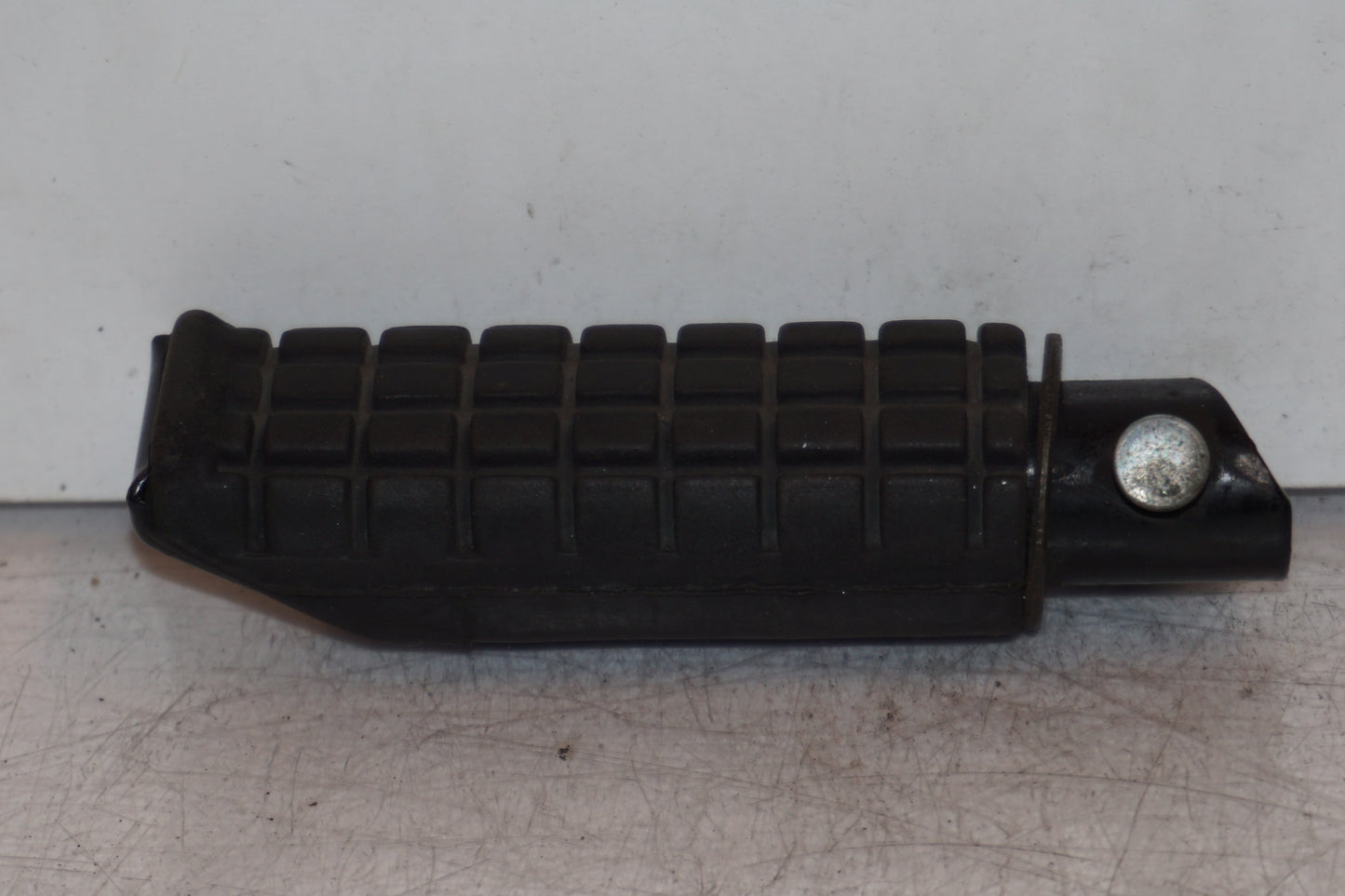 Framsidan på Fotpinne från en Honda CB 750 SF -1999 motorcykel.