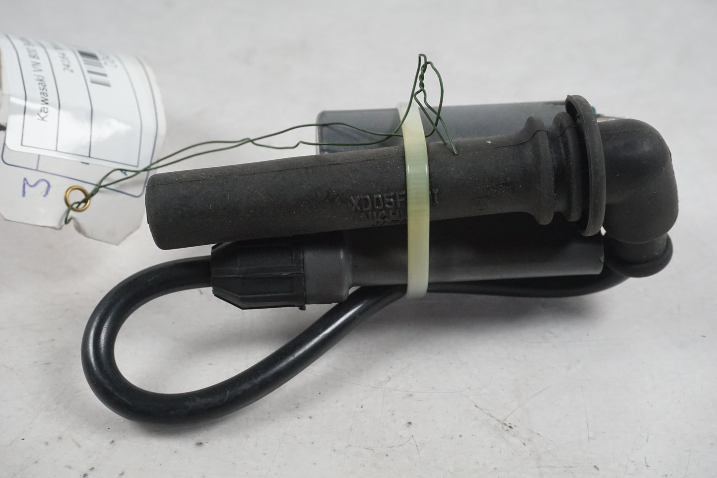 Baksidan på Tändspole från en Kawasaki VN 800 -1998 motorcykel.