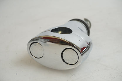 Vänster sida på Styrfäste från en Kawasaki VN 1700 Classic Tourer -2009 motorcykel.