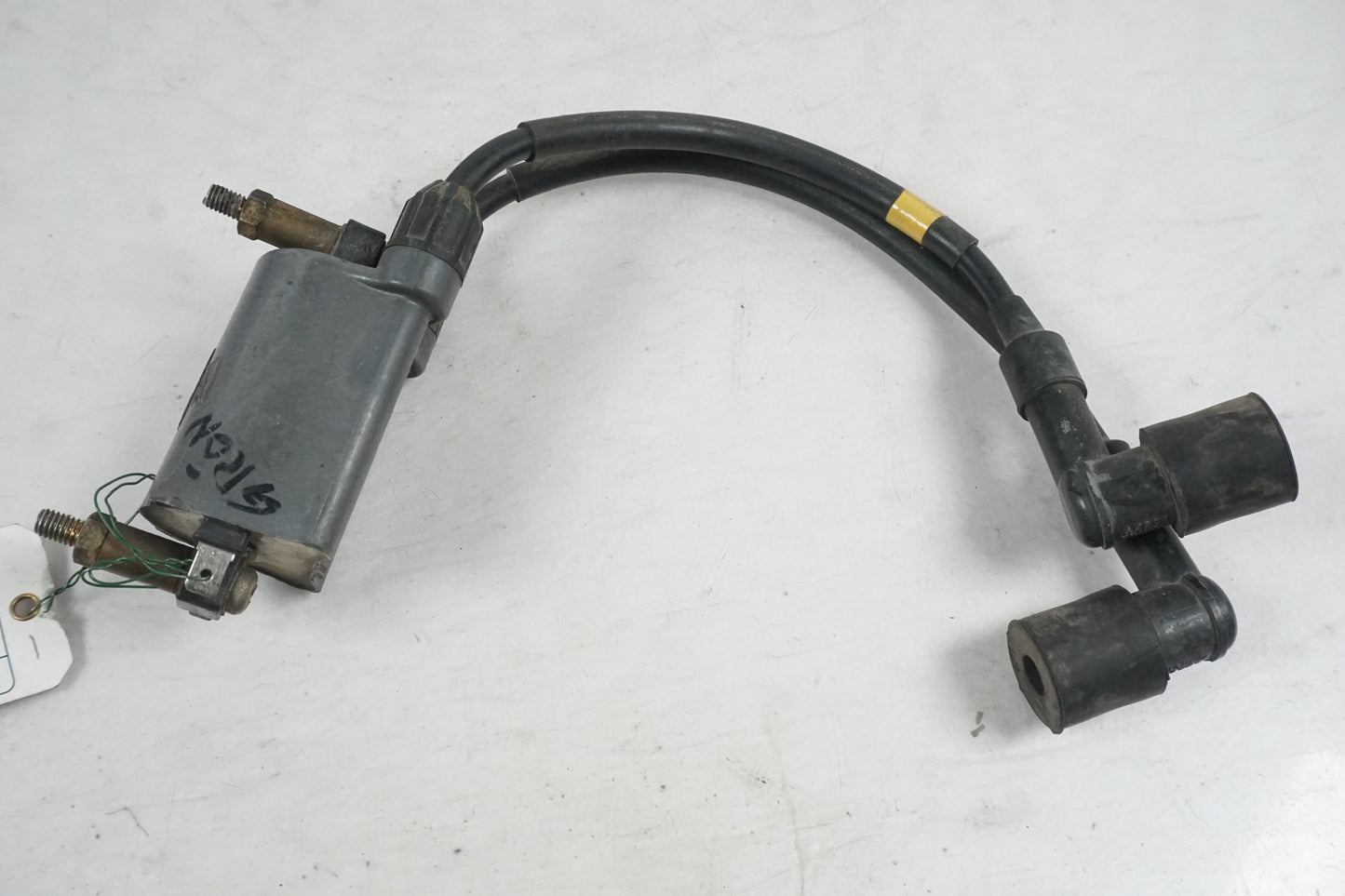 Framsidan på Tändspole från en Kawasaki Zephyr 550 -1995 motorcykel.