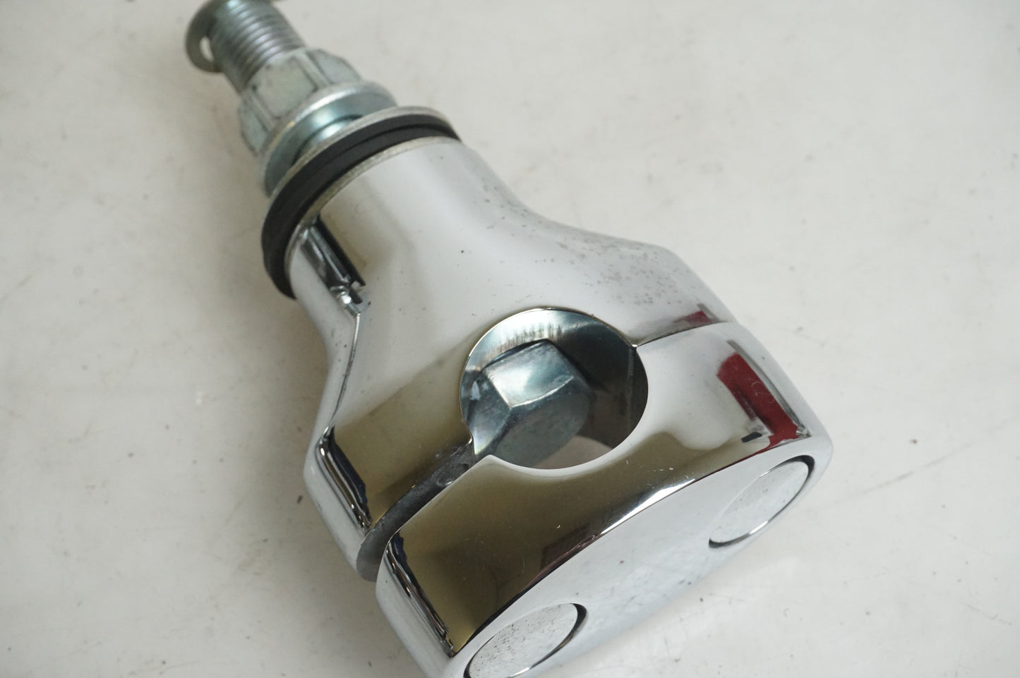 Extrabild1 på Styrfäste från en Kawasaki VN 1700 Classic Tourer -2009 motorcykel.