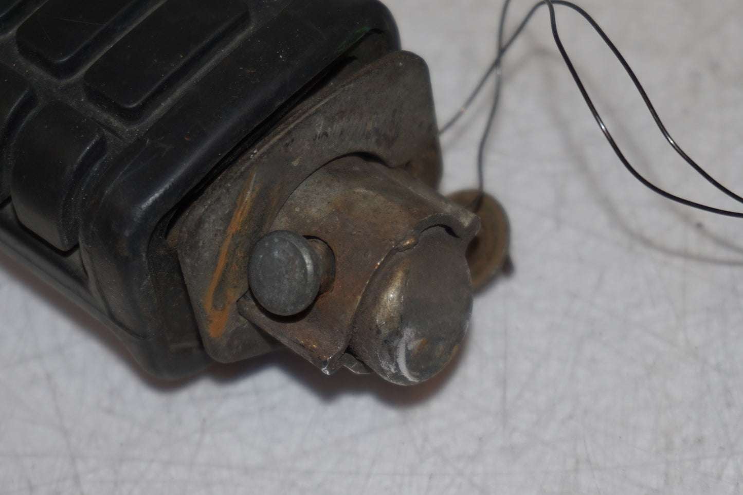 Snett nerifrån på Fotpinne från en Honda VF 750 C -1983 motorcykel.