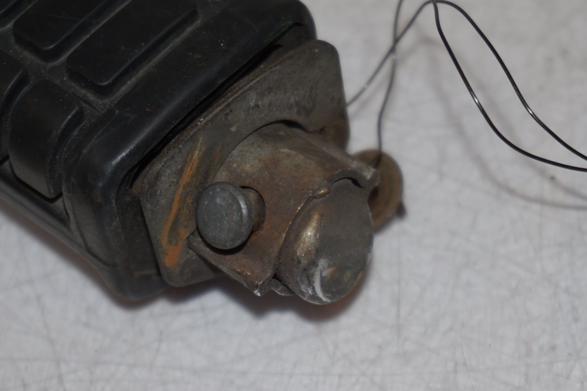 Snett nerifrån på Fotpinne från en Honda VF 750 C -1983 motorcykel.