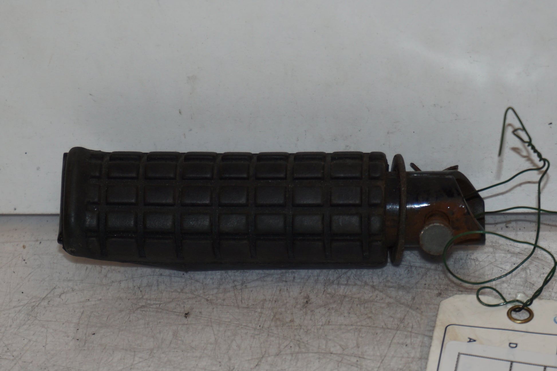 Framsidan på Fotpinne från en Honda CB 750 SF -1999 motorcykel.