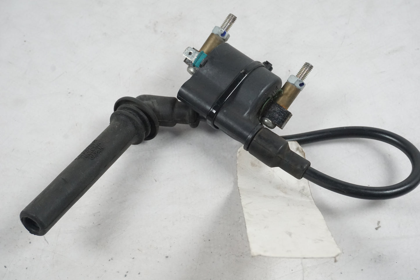 Baksidan på Tändspole från en Kawasaki VN 900 -2008 motorcykel.