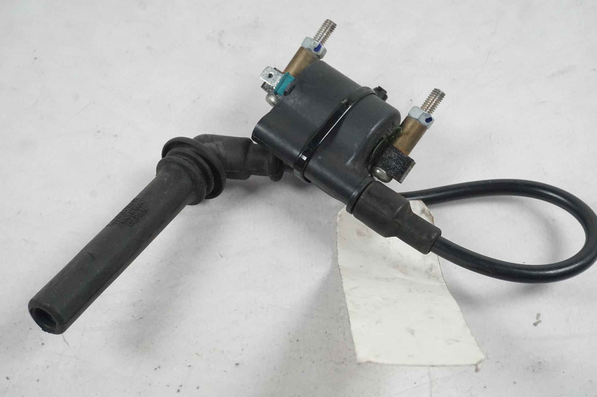 Baksidan på Tändspole från en Kawasaki VN 900 -2008 motorcykel.