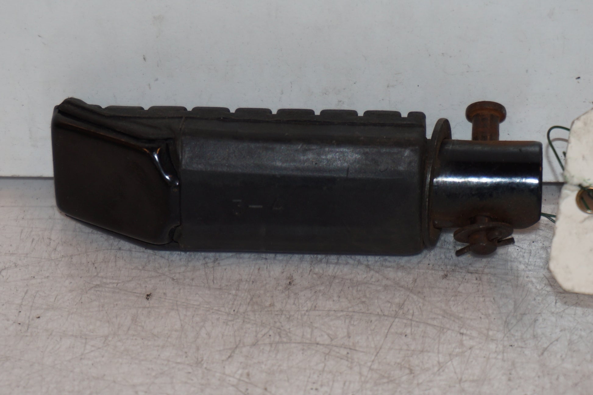 Baksidan på Fotpinne från en Honda CB 750 SF -1999 motorcykel.