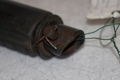 Snett nerifrån på Fotpinne från en Honda CB 750 SF -1999 motorcykel.