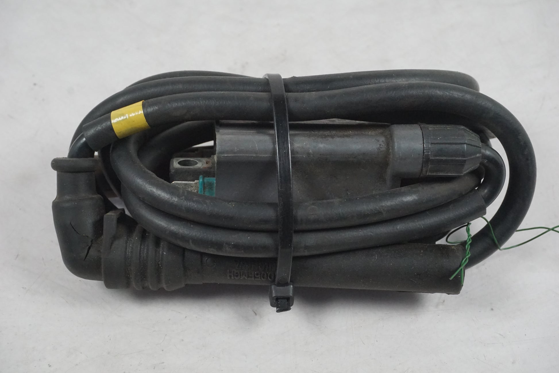 Framsidan på Tändspole från en Kawasaki ZX-7R -1996 motorcykel.