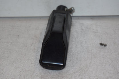 Vänster sida på Fotpinne från en Honda CB 500 F -2013 motorcykel.